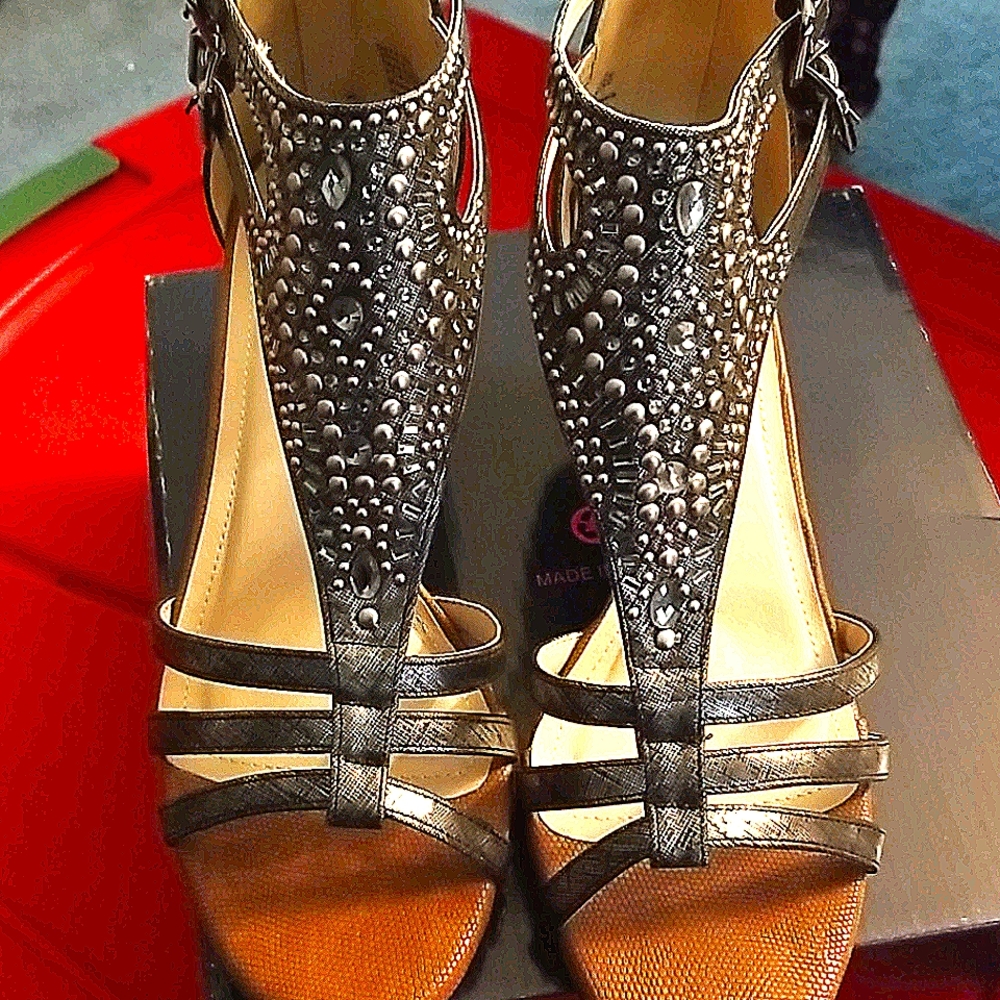 Pewter wedges with rhinestones embellishments